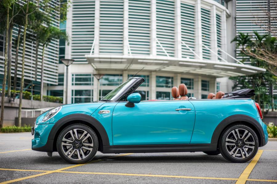  Mini Cooper S Cabrio (F57) 2018 года  (MY) (фото 7 из 20)
